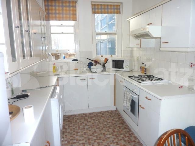 			2 MINUTES TO HYDE PARK, 2 Bedroom, 1 bath, 1 reception Flat			 Queensway, BAYSWATER